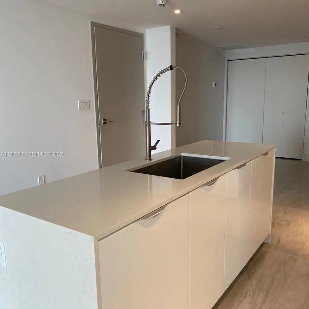 9521 E Bay Harbor Dr #605 Bay Harbor Islands, FL 33154