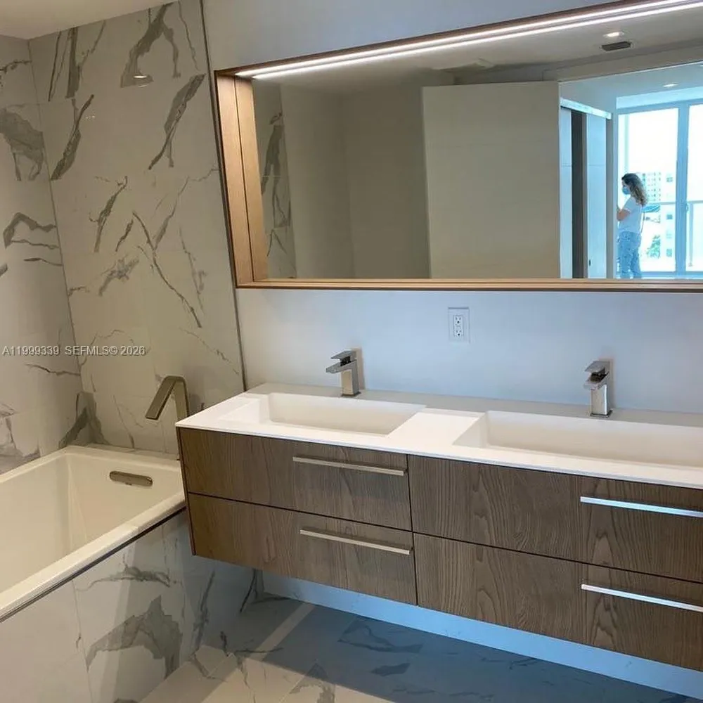 9521 E Bay Harbor Dr #605 Bay Harbor Islands, FL 33154