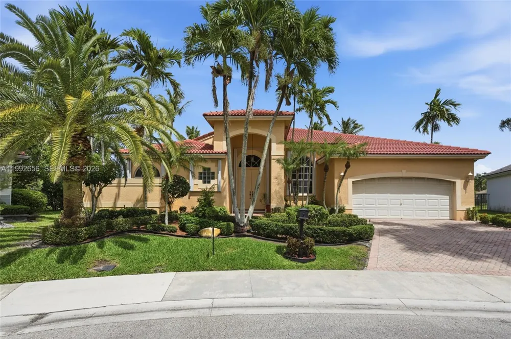3038 Lakewood Dr Weston, FL 33332