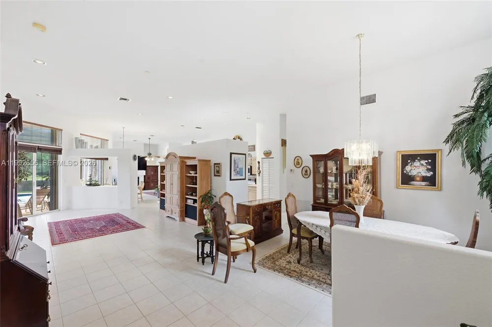 3038 Lakewood Dr Weston, FL 33332
