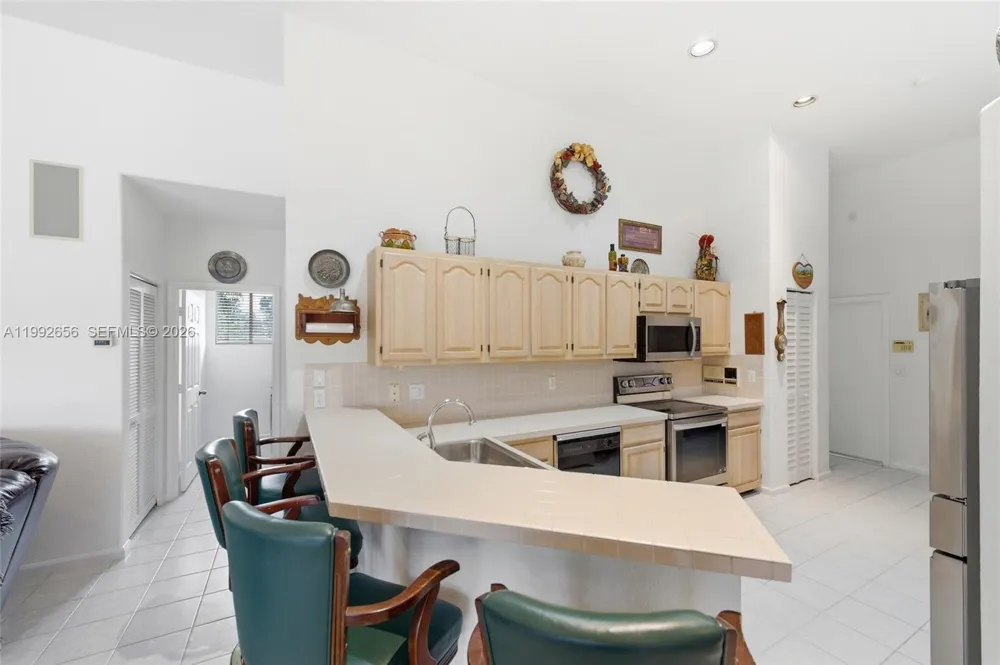 3038 Lakewood Dr Weston, FL 33332