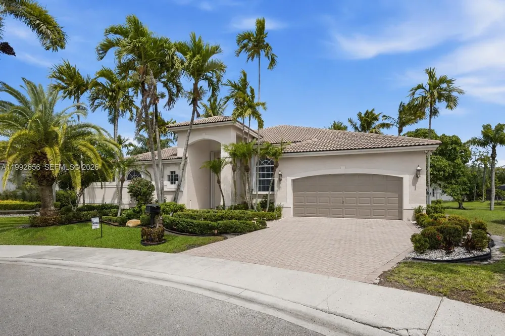 3038 Lakewood Dr Weston, FL 33332