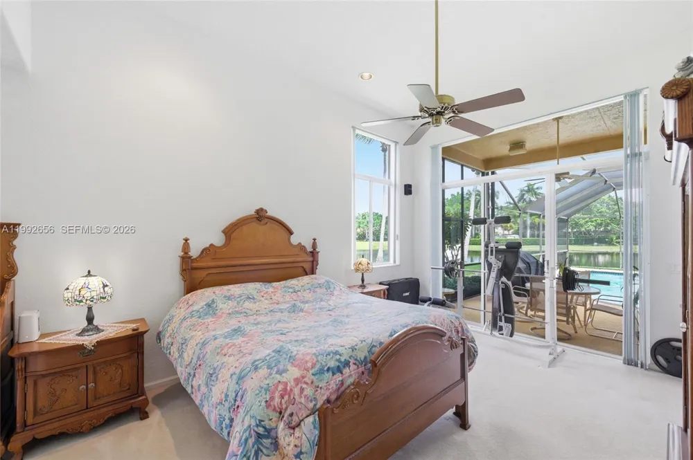 3038 Lakewood Dr Weston, FL 33332