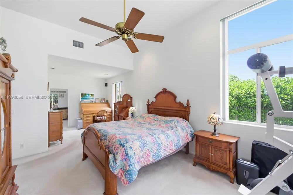 3038 Lakewood Dr Weston, FL 33332