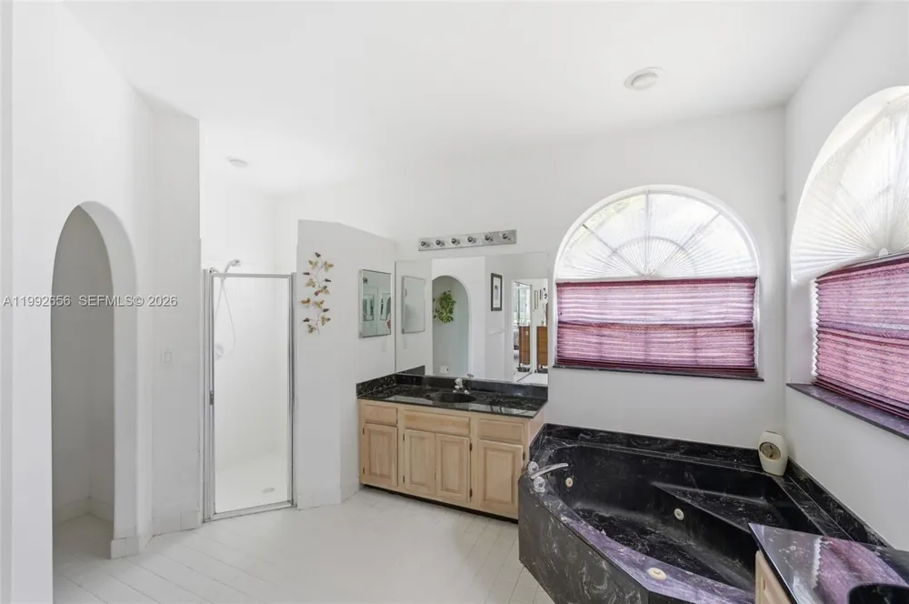 3038 Lakewood Dr Weston, FL 33332