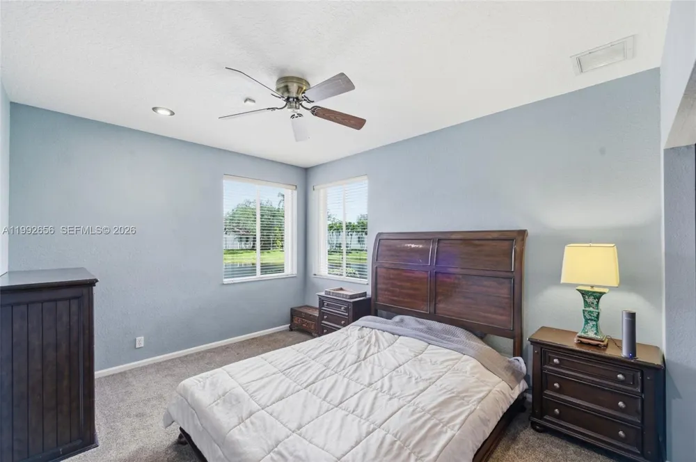 3038 Lakewood Dr Weston, FL 33332