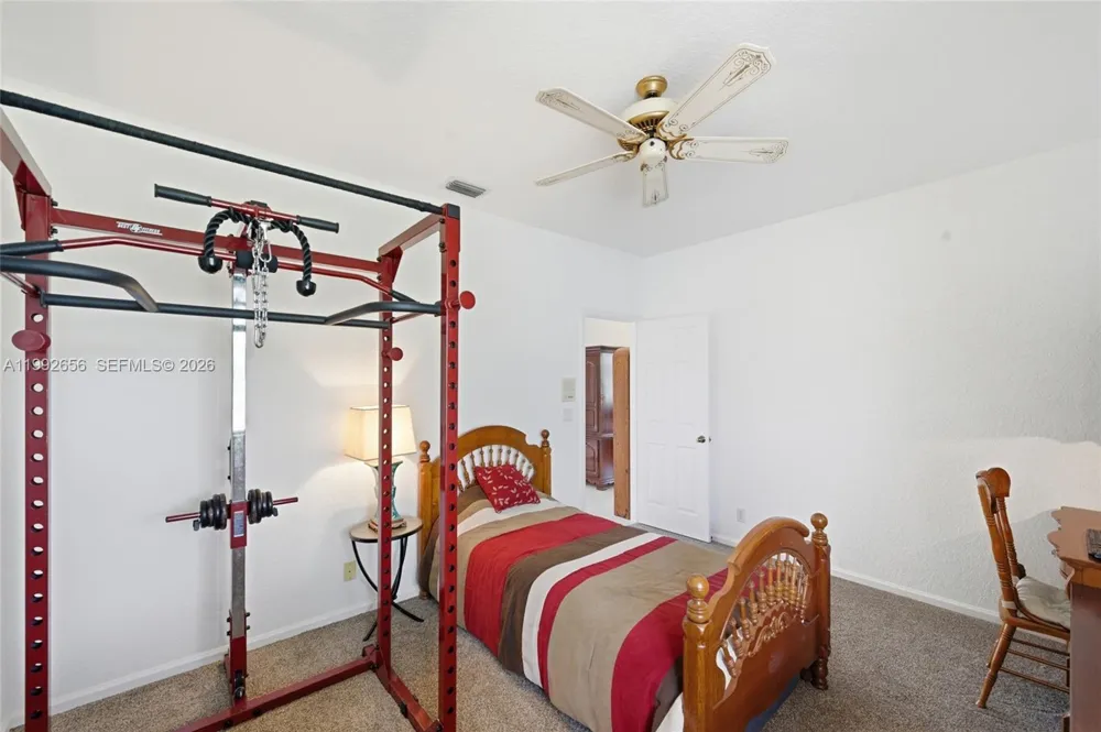 3038 Lakewood Dr Weston, FL 33332