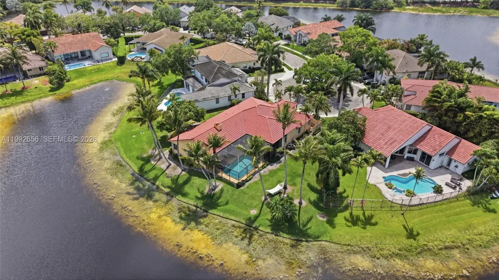 3038 Lakewood Dr Weston, FL 33332