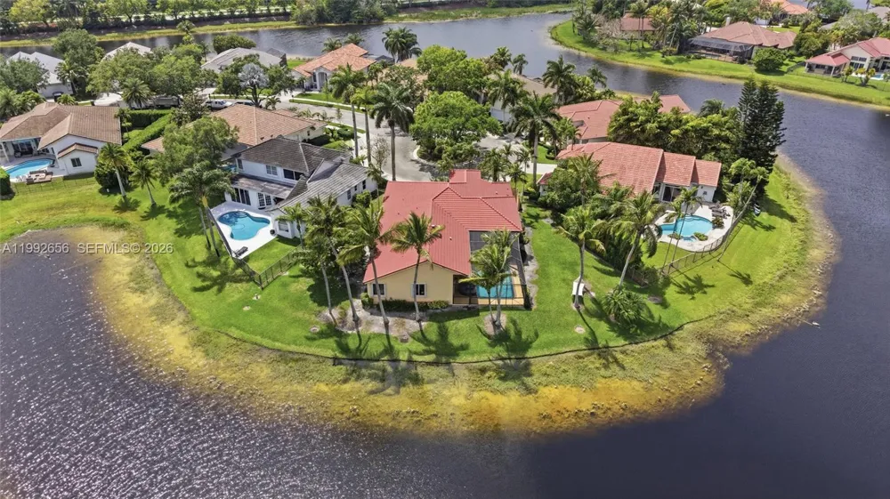 3038 Lakewood Dr Weston, FL 33332
