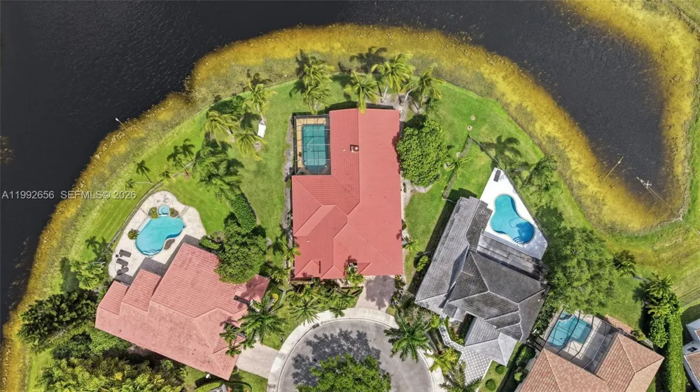 3038 Lakewood Dr Weston, FL 33332