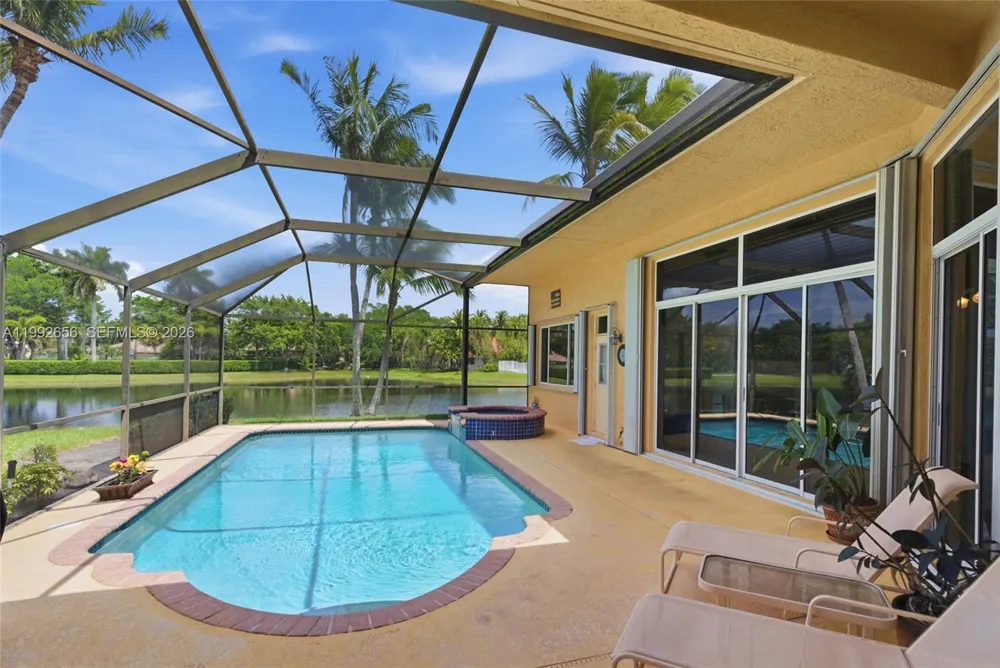 3038 Lakewood Dr Weston, FL 33332