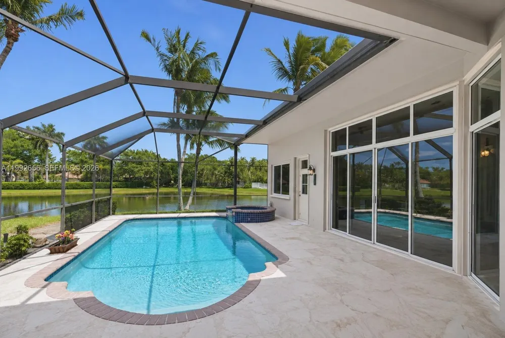 3038 Lakewood Dr Weston, FL 33332