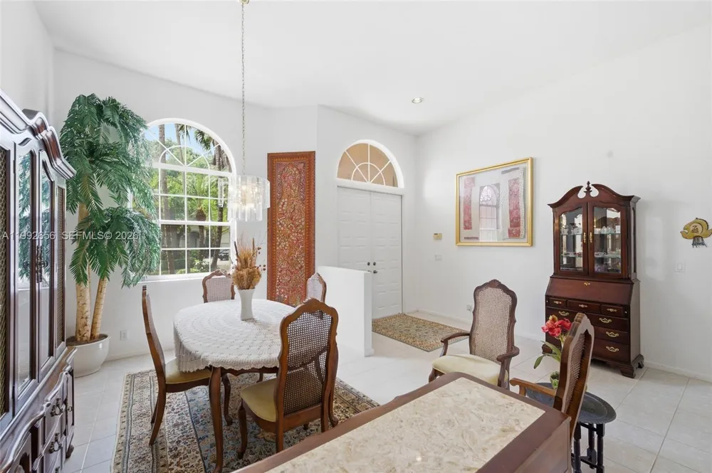 3038 Lakewood Dr Weston, FL 33332