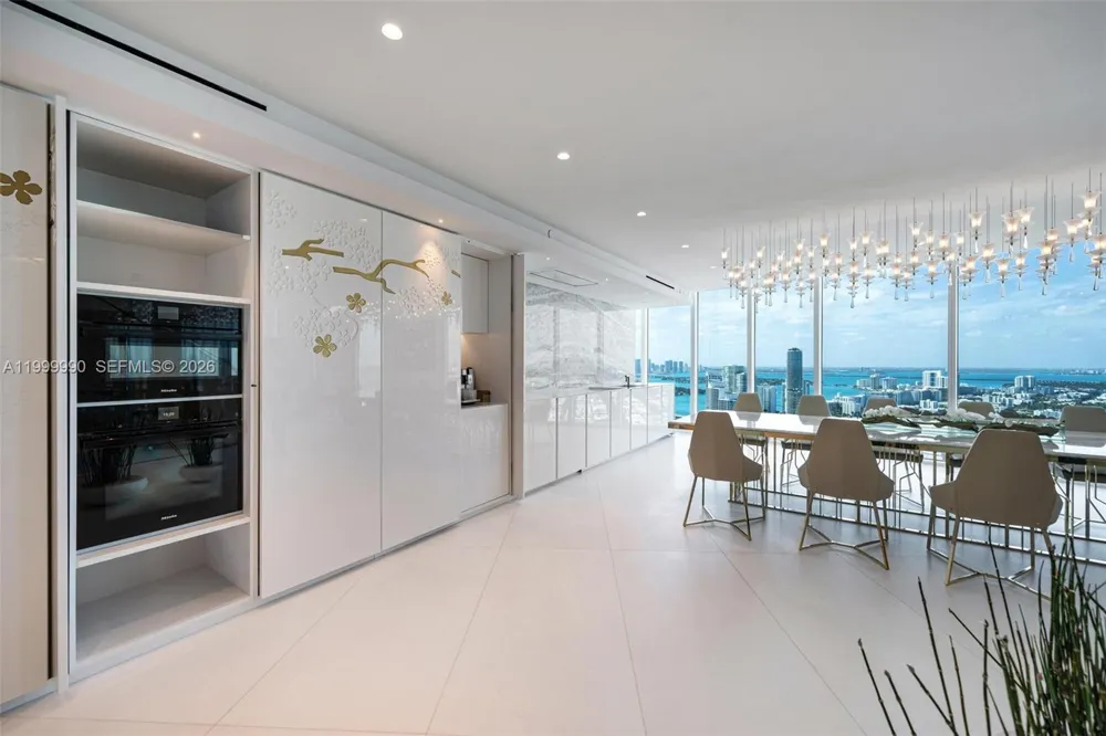 300 S Pointe Dr #PH-5 Miami Beach, FL 33139