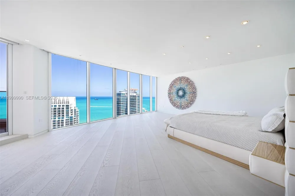 300 S Pointe Dr #PH-5 Miami Beach, FL 33139