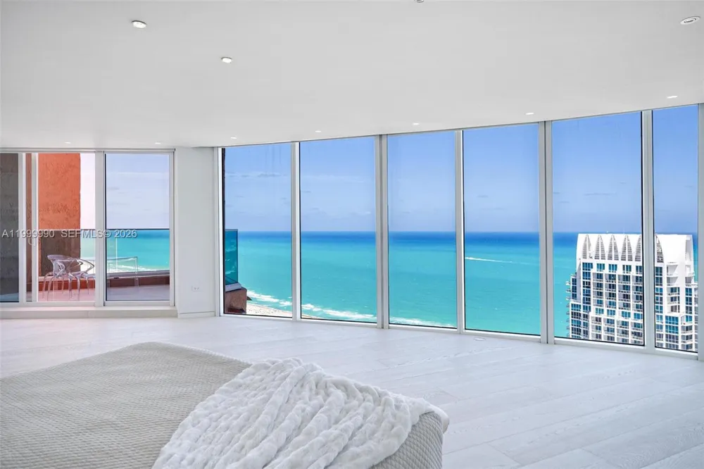 300 S Pointe Dr #PH-5 Miami Beach, FL 33139