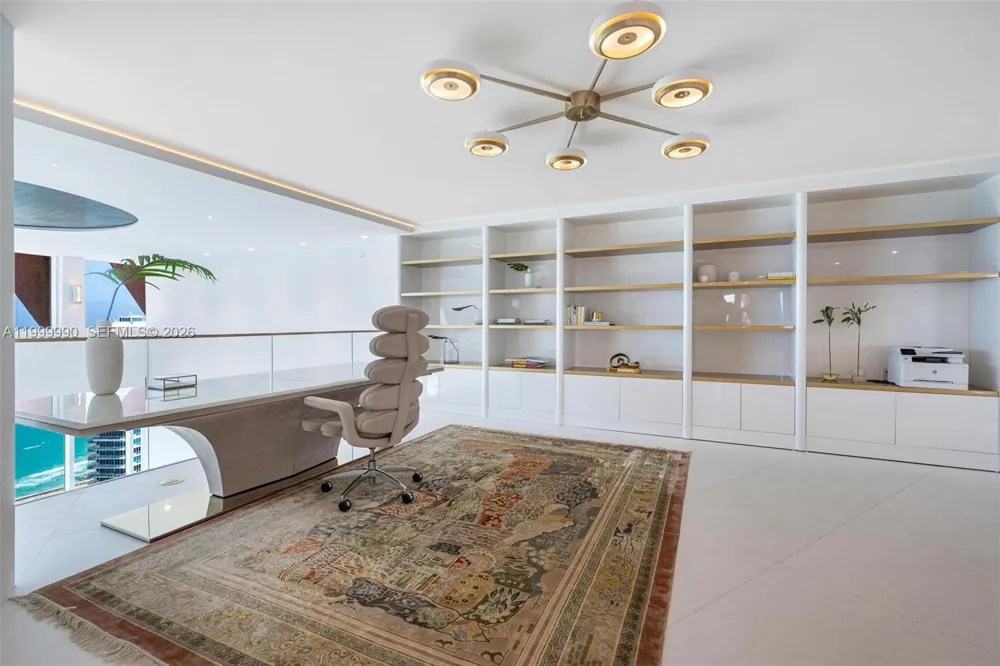 300 S Pointe Dr #PH-5 Miami Beach, FL 33139