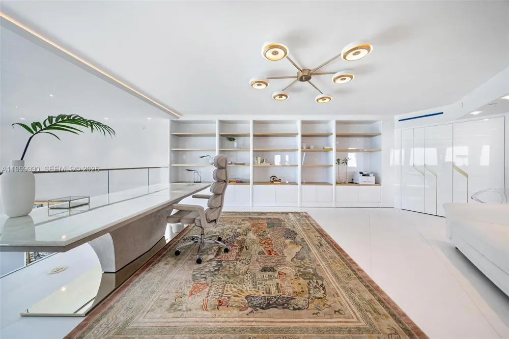 300 S Pointe Dr #PH-5 Miami Beach, FL 33139