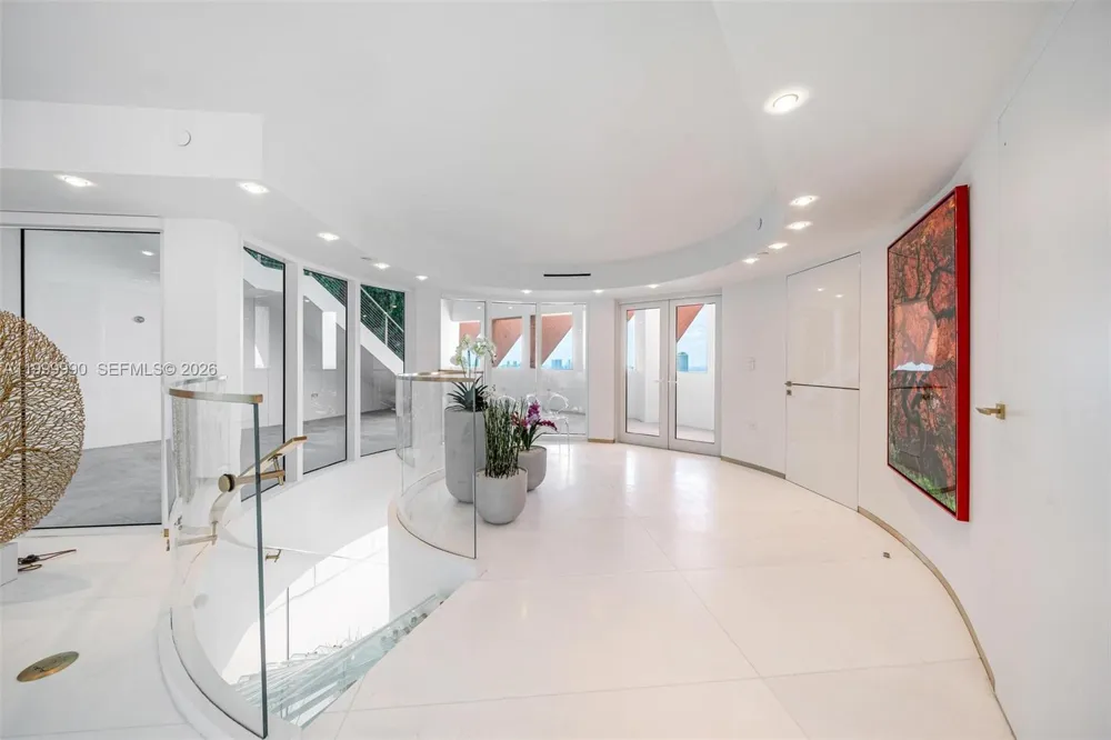 300 S Pointe Dr #PH-5 Miami Beach, FL 33139
