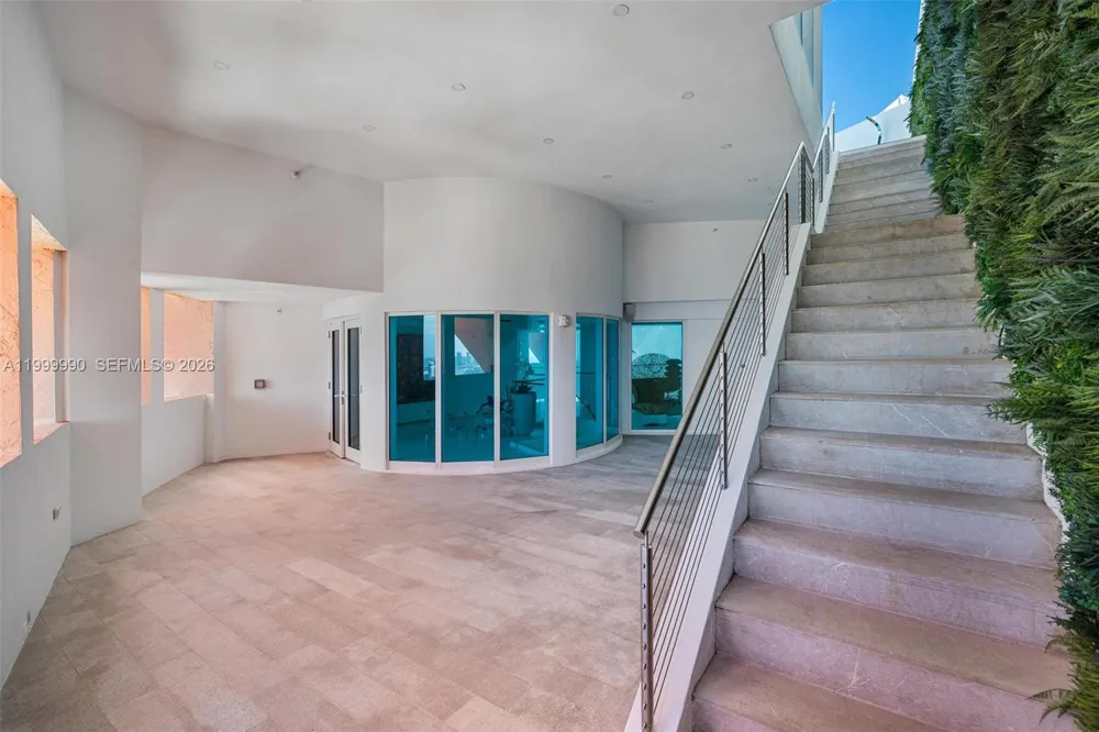 300 S Pointe Dr #PH-5 Miami Beach, FL 33139