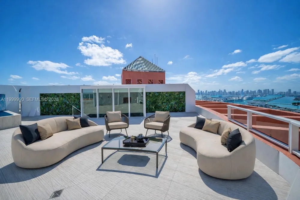 300 S Pointe Dr #PH-5 Miami Beach, FL 33139