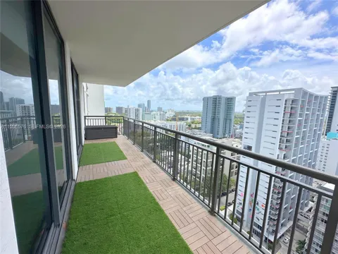 999 SW 1st Ave #2109