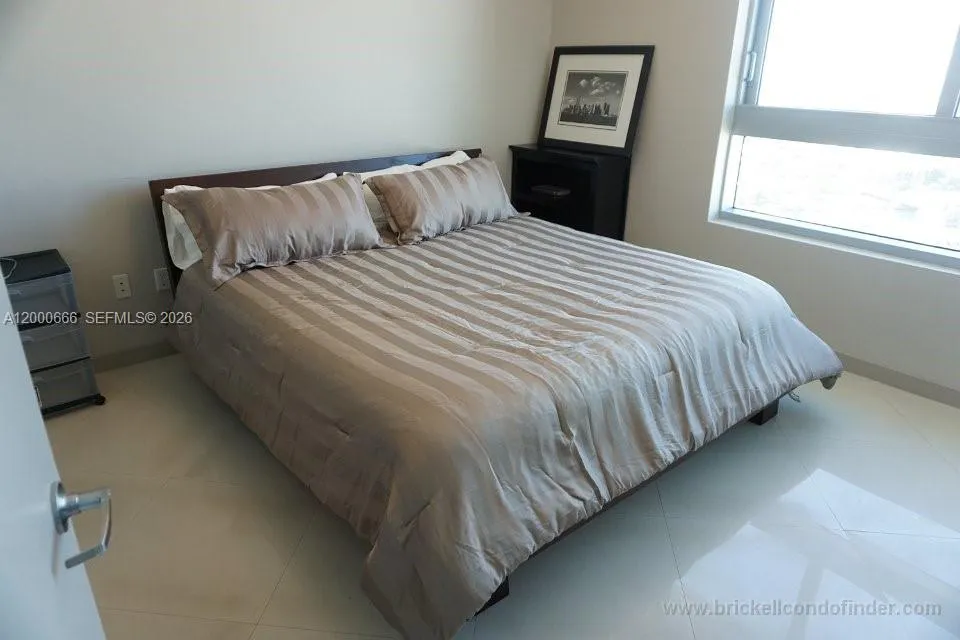 90 SW 3rd St #3505 Miami, FL 33130