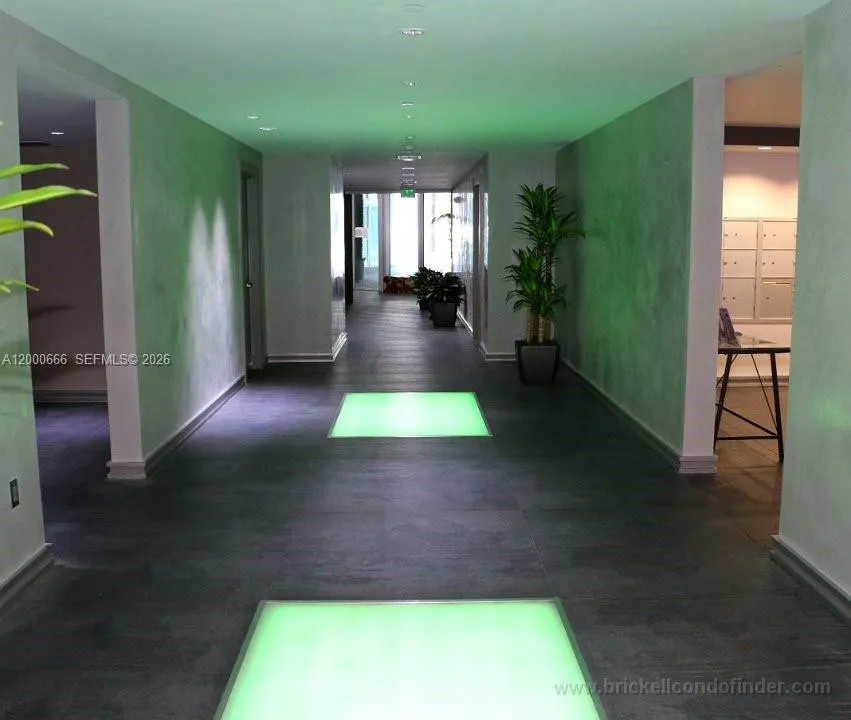 90 SW 3rd St #3505 Miami, FL 33130