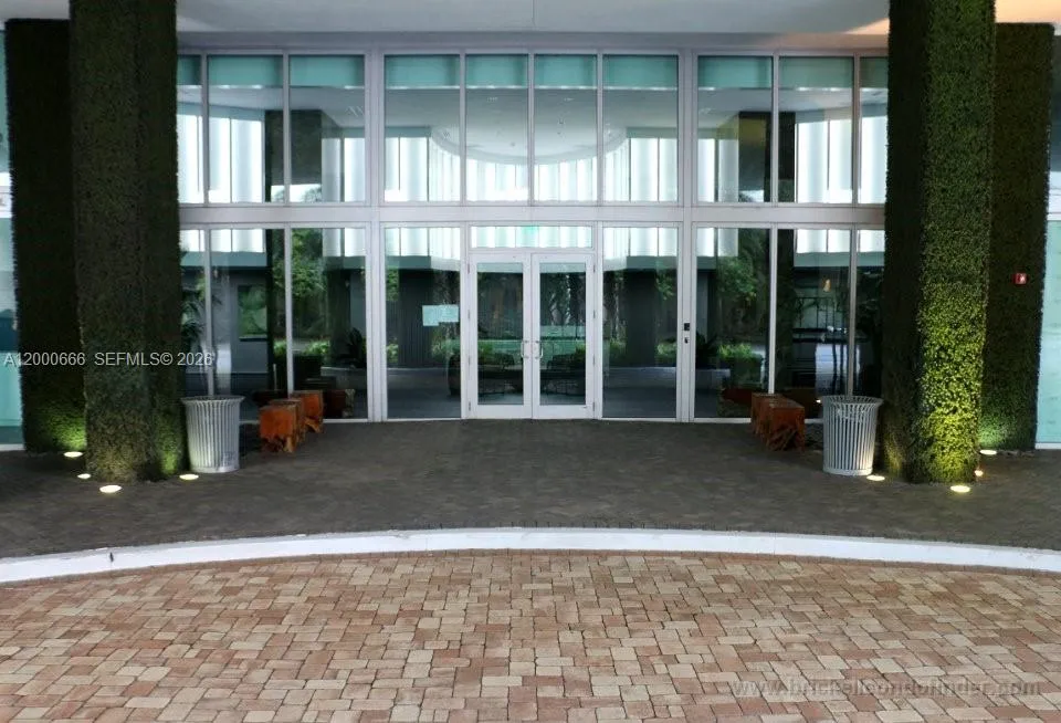 90 SW 3rd St #3505 Miami, FL 33130