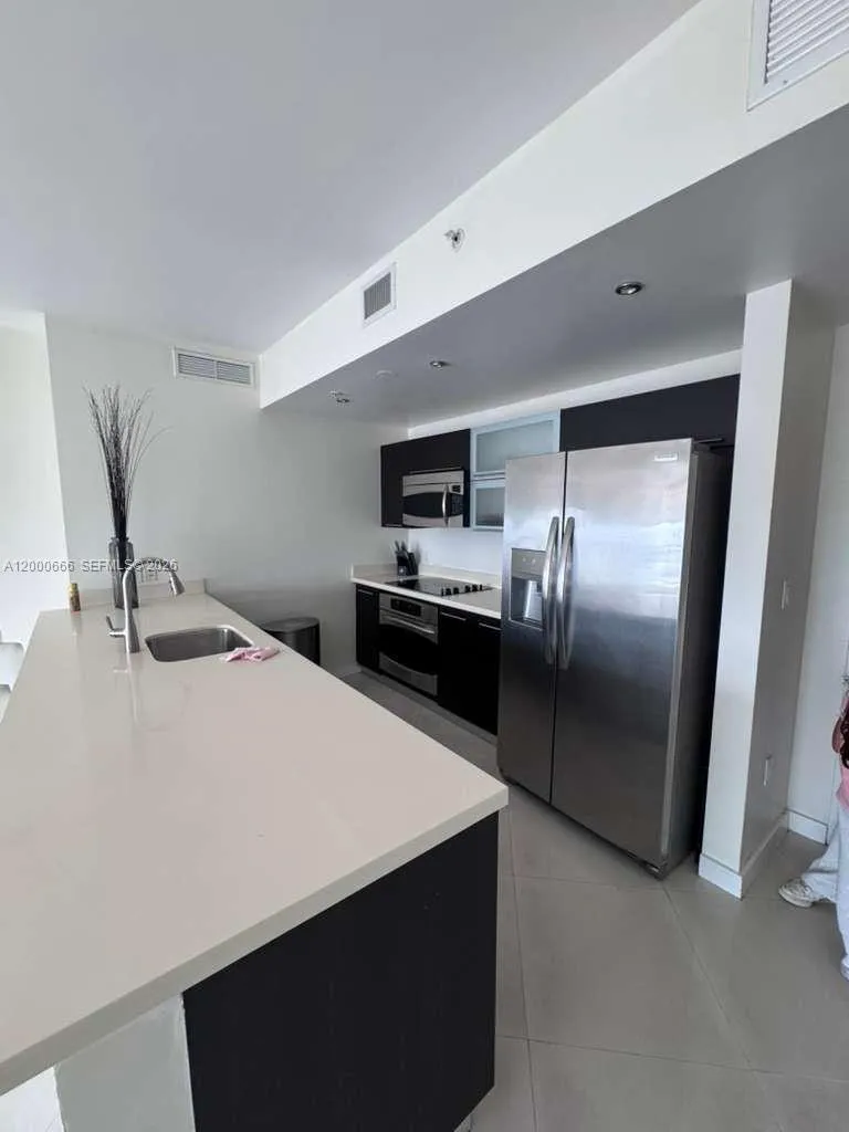 90 SW 3rd St #3505 Miami, FL 33130