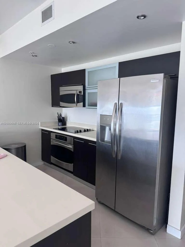 90 SW 3rd St #3505 Miami, FL 33130