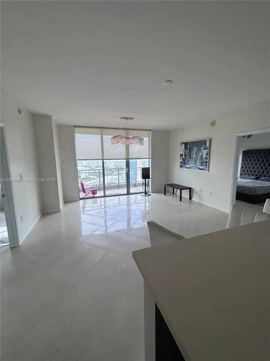 90 SW 3rd St #3505 Miami, FL 33130