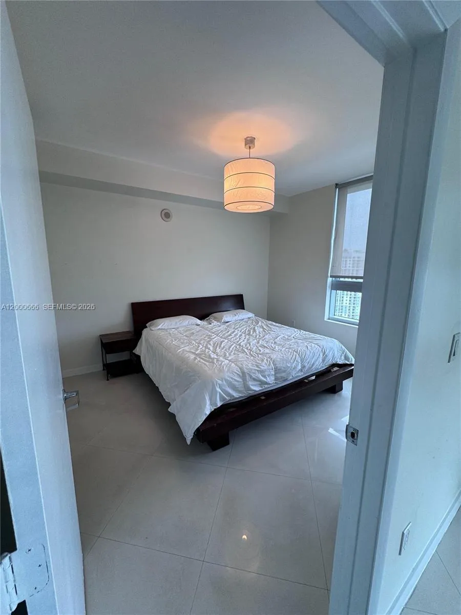 90 SW 3rd St #3505 Miami, FL 33130