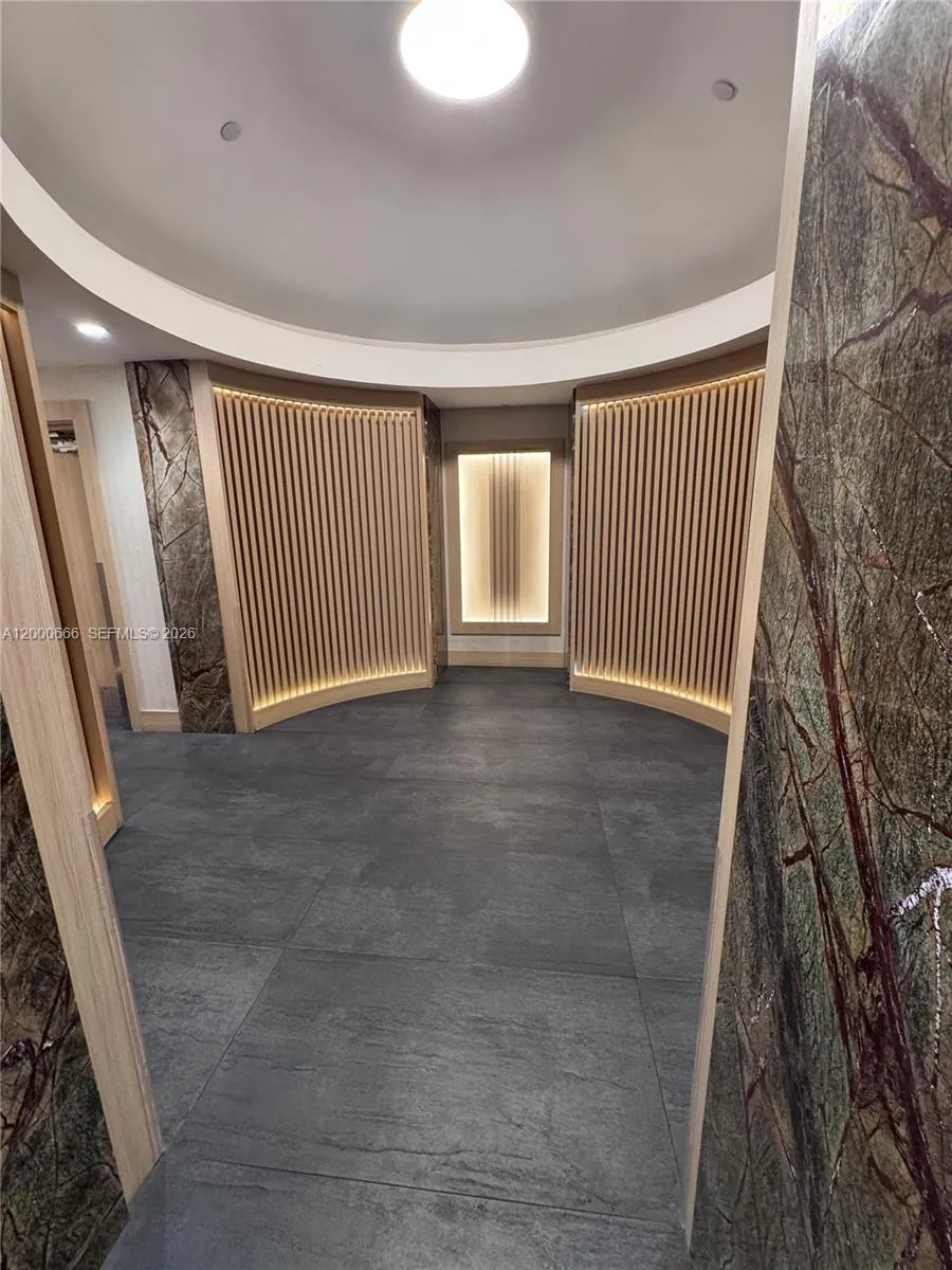 90 SW 3rd St #3505 Miami, FL 33130