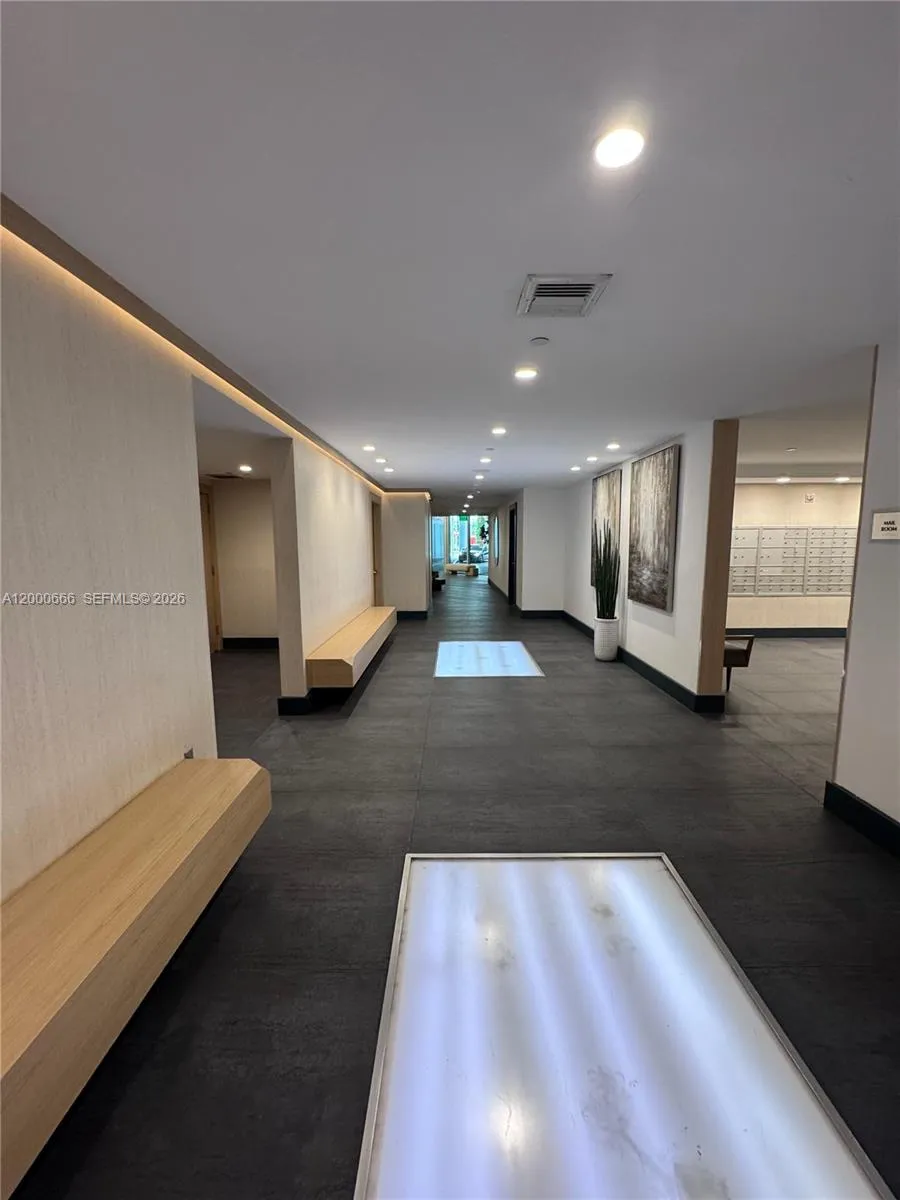 90 SW 3rd St #3505 Miami, FL 33130
