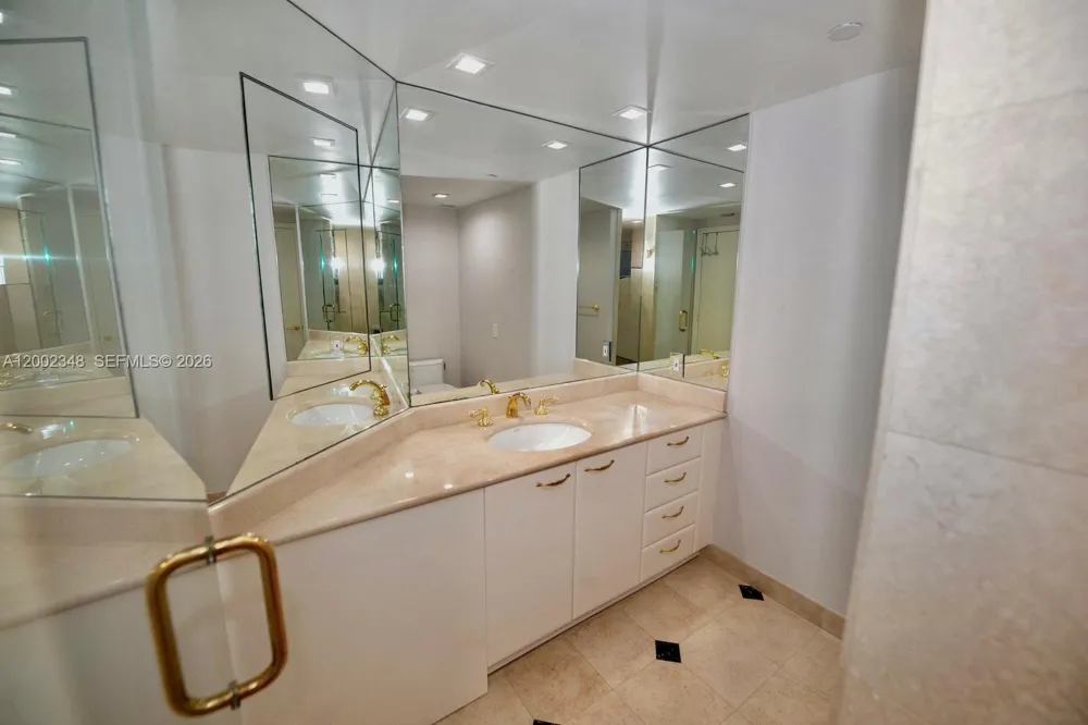 19955 NE 38th Ct #1101 Aventura, FL 33180