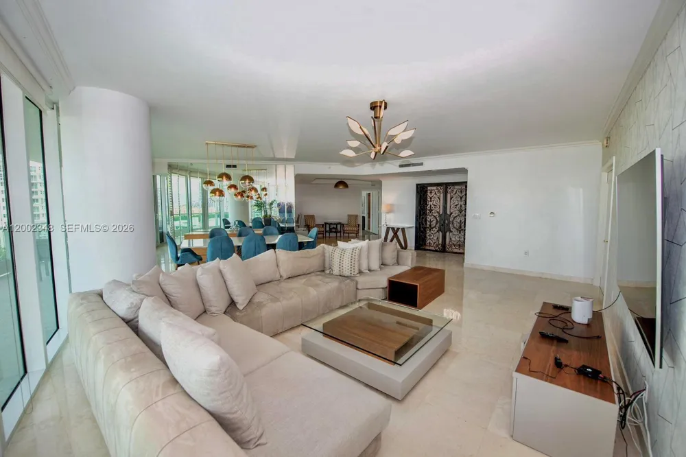 19955 NE 38th Ct #1101 Aventura, FL 33180