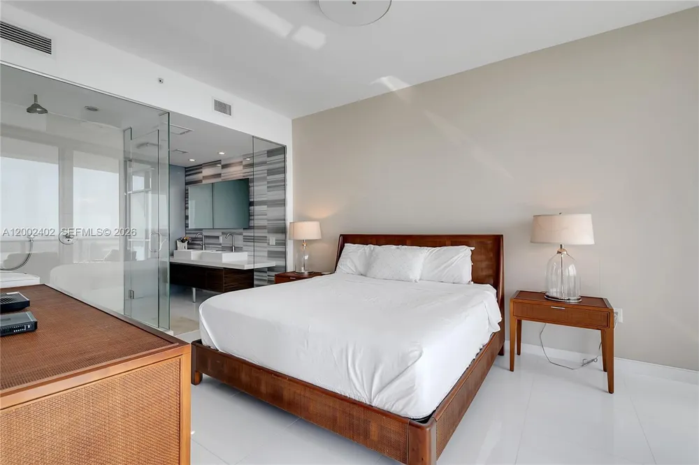 1100 Biscayne Blvd #3901 Miami, FL 33132