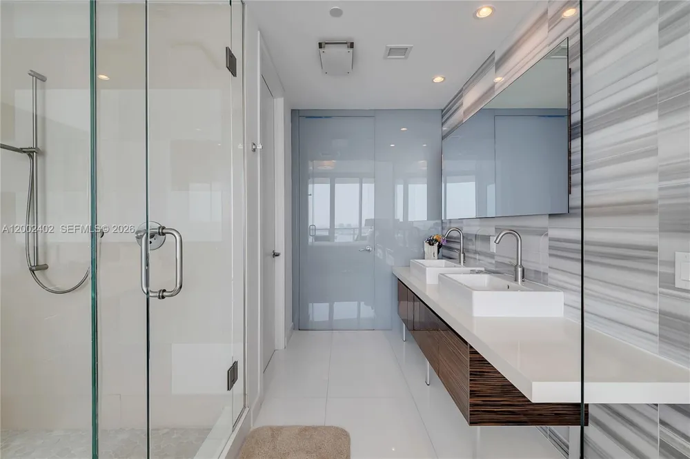 1100 Biscayne Blvd #3901 Miami, FL 33132