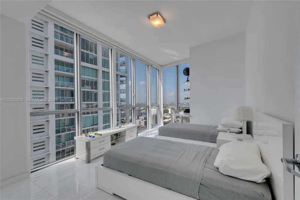 1100 Biscayne Blvd #3901 Miami, FL 33132