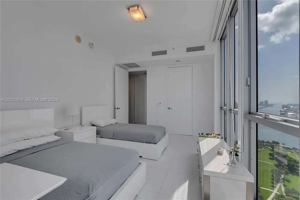 1100 Biscayne Blvd #3901 Miami, FL 33132