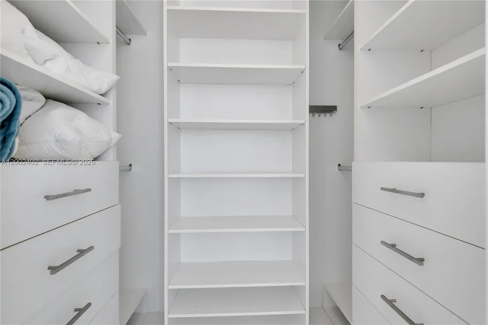 1100 Biscayne Blvd #3901 Miami, FL 33132