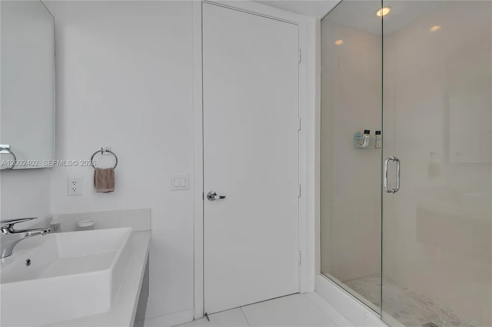 1100 Biscayne Blvd #3901 Miami, FL 33132
