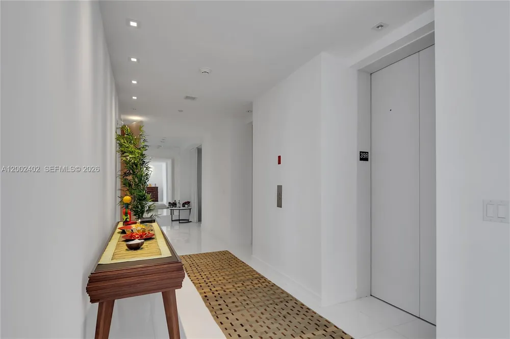1100 Biscayne Blvd #3901 Miami, FL 33132