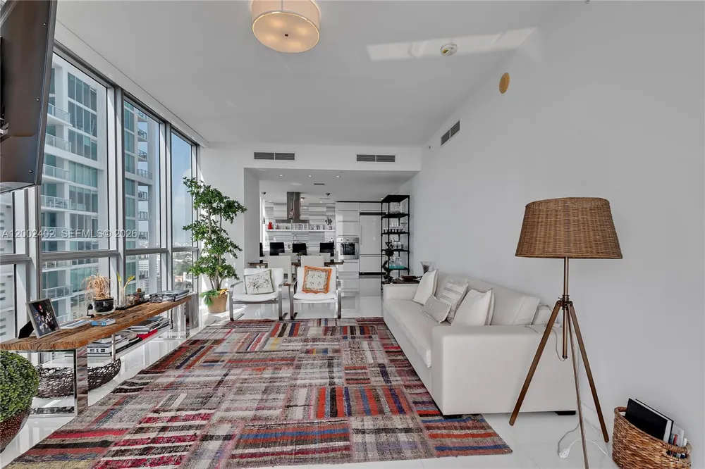 1100 Biscayne Blvd #3901 Miami, FL 33132