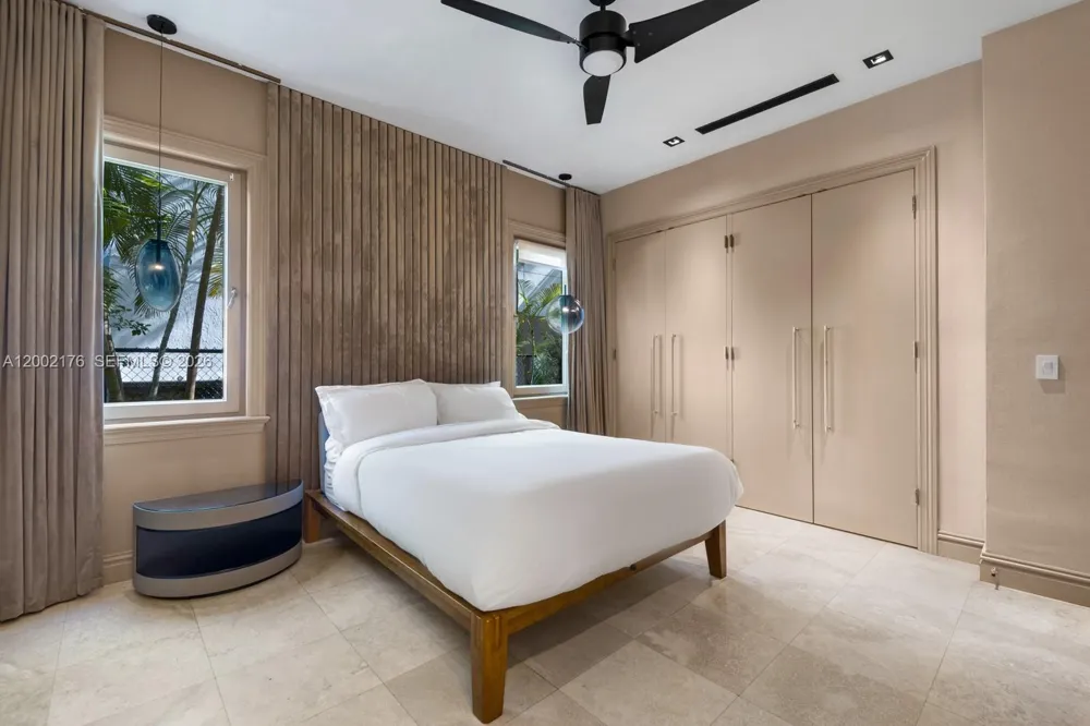 432 S Hibiscus Dr Miami Beach, FL 33139