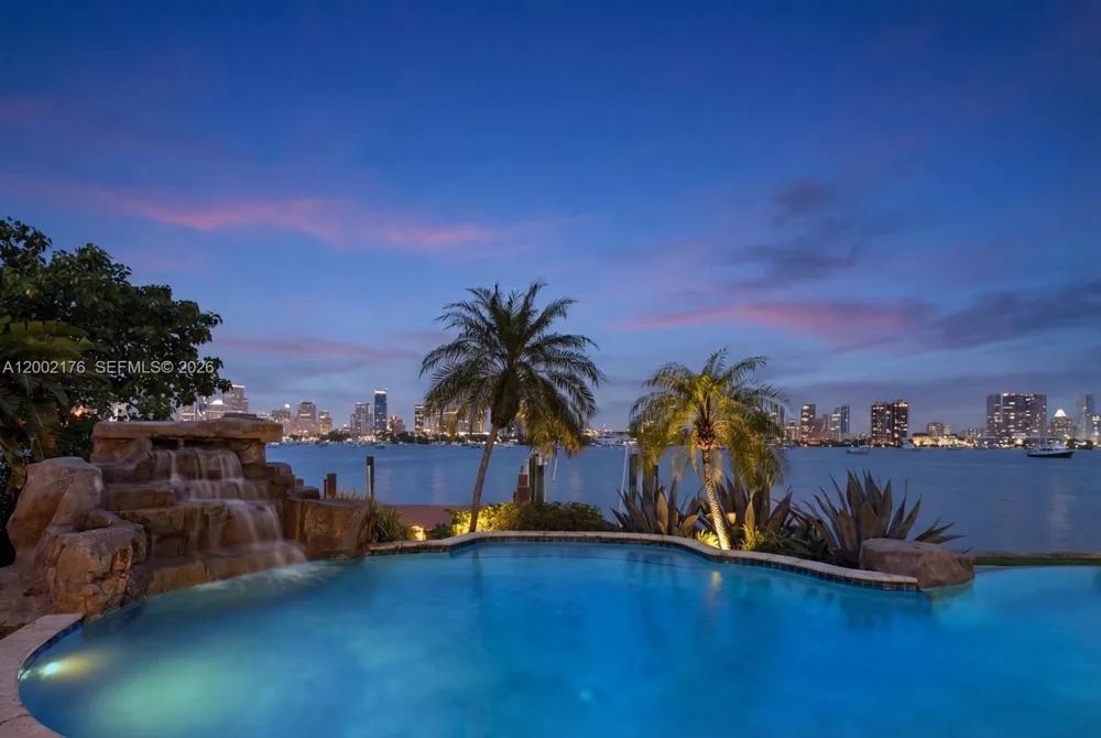 432 S Hibiscus Dr Miami Beach, FL 33139