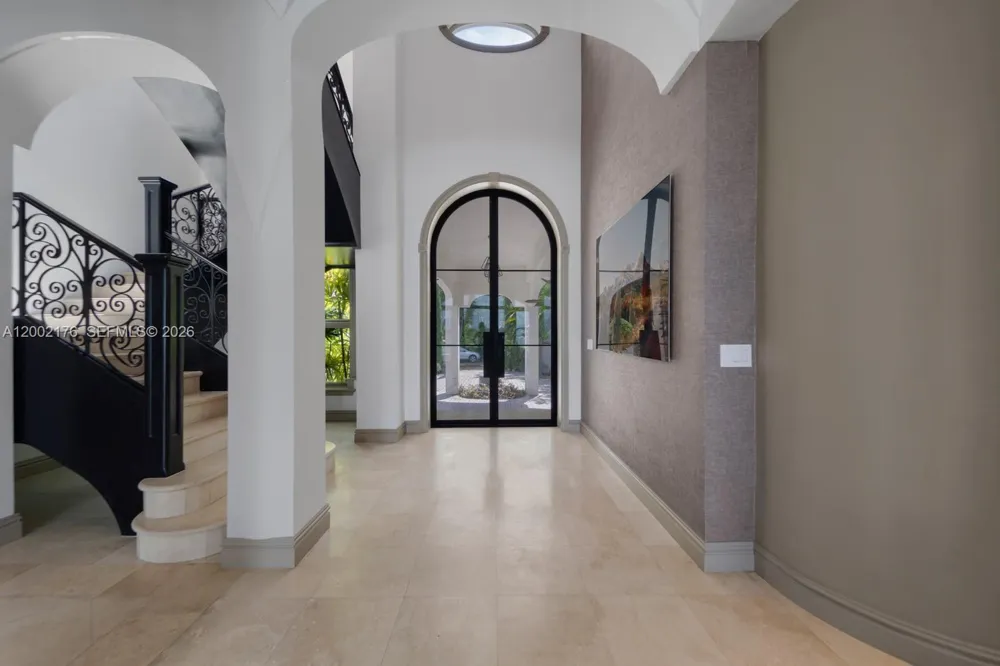 432 S Hibiscus Dr Miami Beach, FL 33139