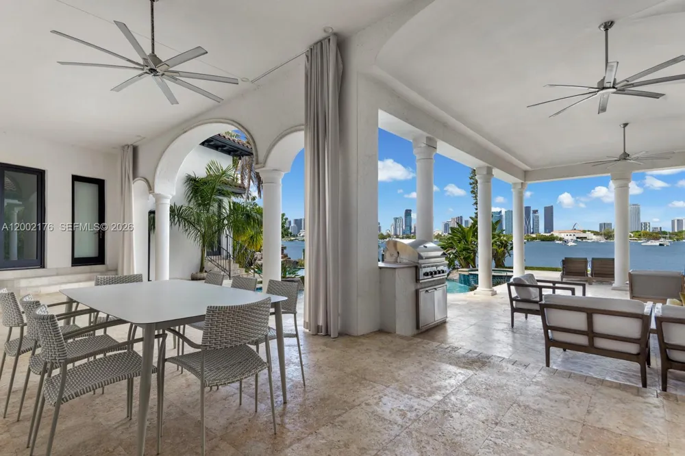 432 S Hibiscus Dr Miami Beach, FL 33139