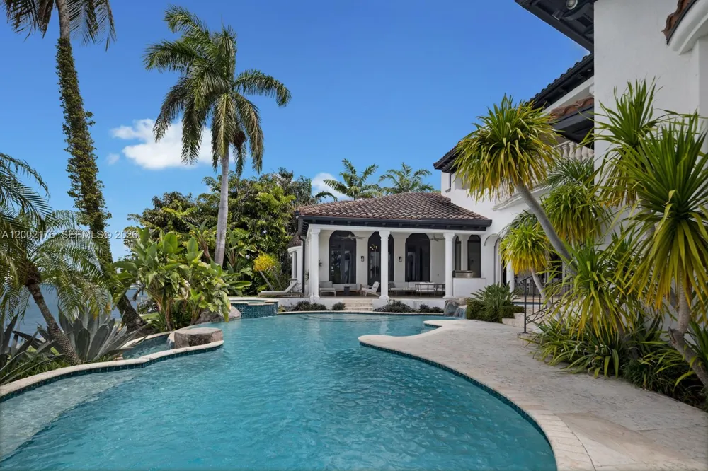 432 S Hibiscus Dr Miami Beach, FL 33139